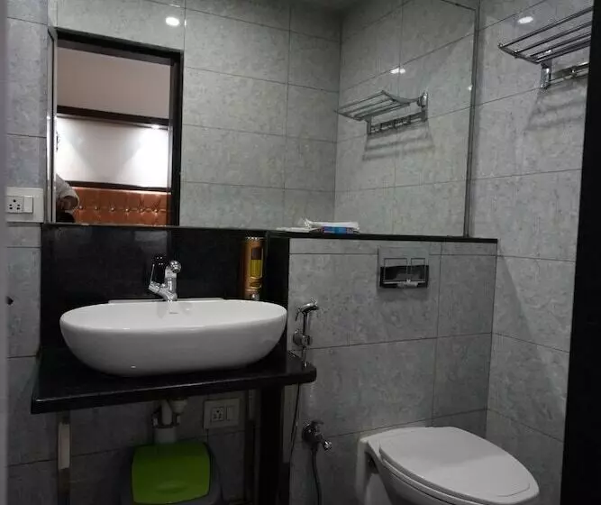 هتل Valentines Retreat Near Candolim Beach