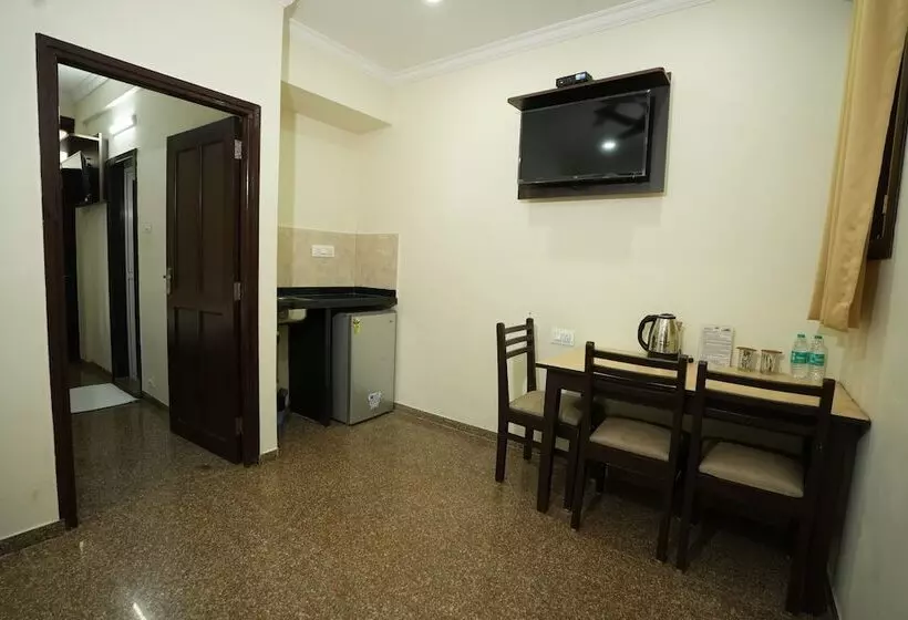 هتل Valentines Retreat Near Candolim Beach