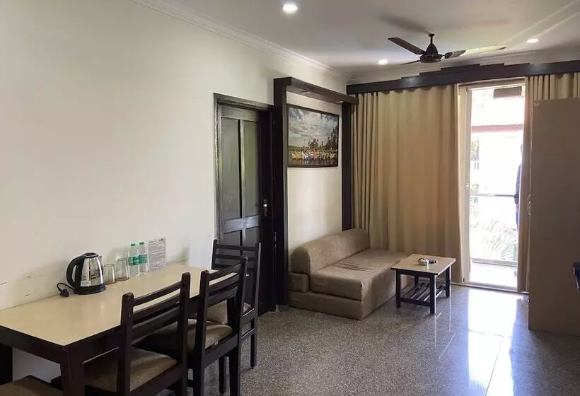 هتل Valentines Retreat Near Candolim Beach