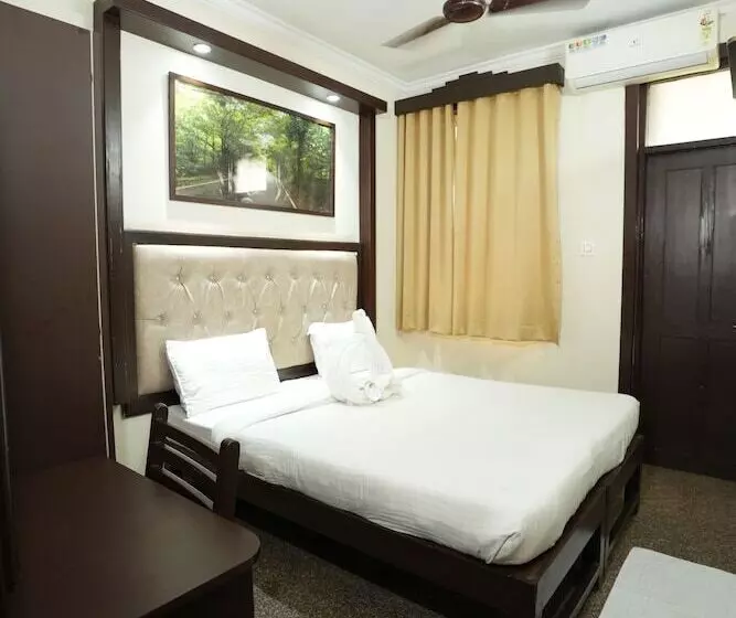 هتل Valentines Retreat Near Candolim Beach