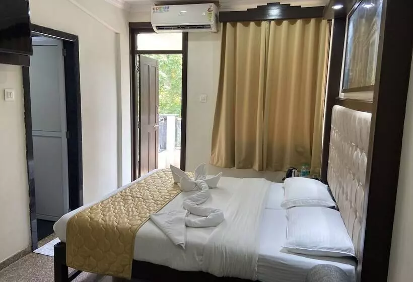 هتل Valentines Retreat Near Candolim Beach