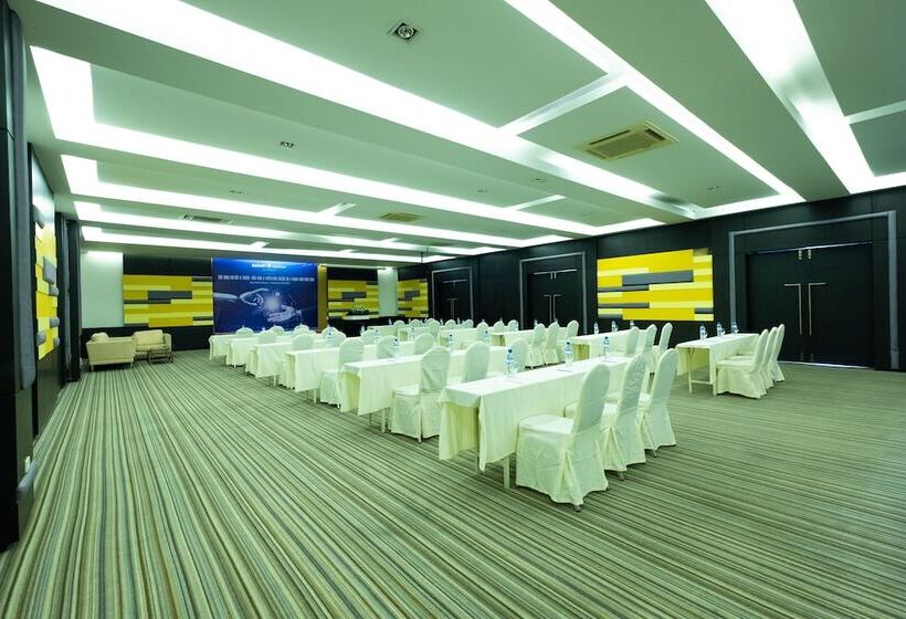 Отель Vogue Pattaya