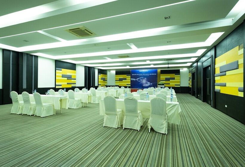 Отель Vogue Pattaya