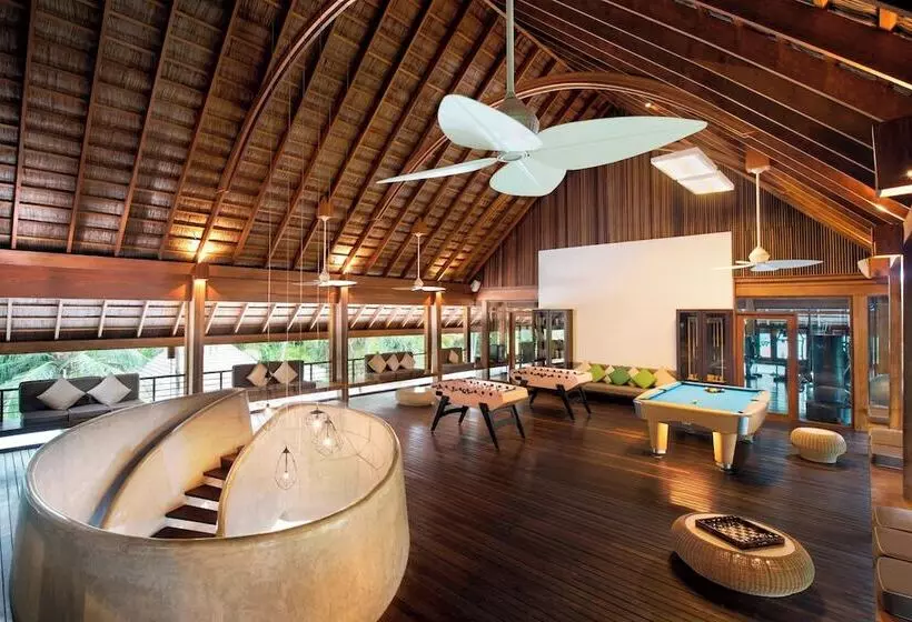 Отель W Maldives