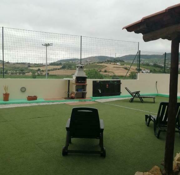 مبيت وإفطار Sossego E Tranquilidade Valley Guest House Perto De Lisboa Estacionamento à Porta Do Alojamento