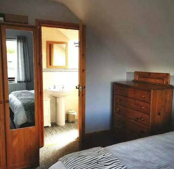 The Tree House B&b
