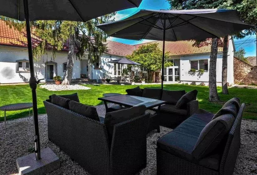 Aamiaismajoitus (B&B) Szent György Kúria