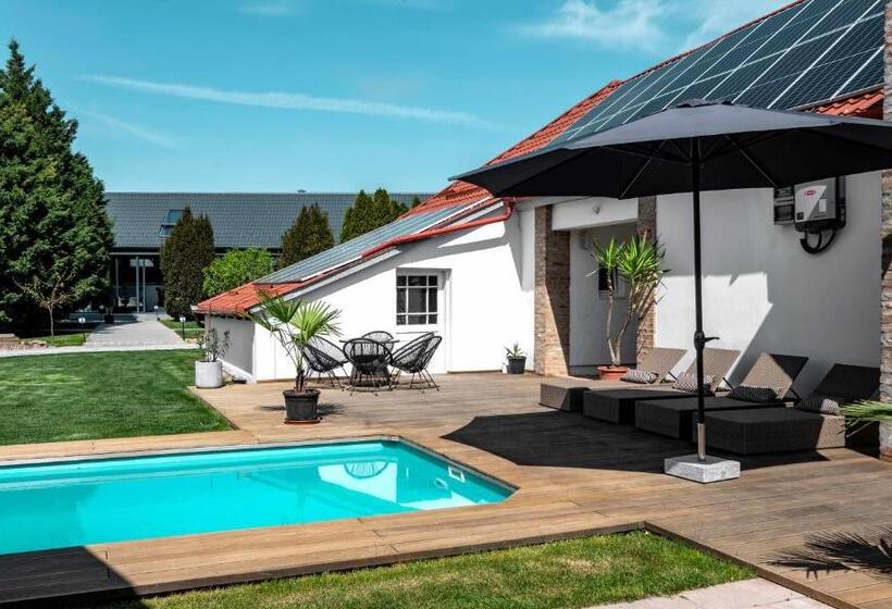 민박 Szent György Kúria