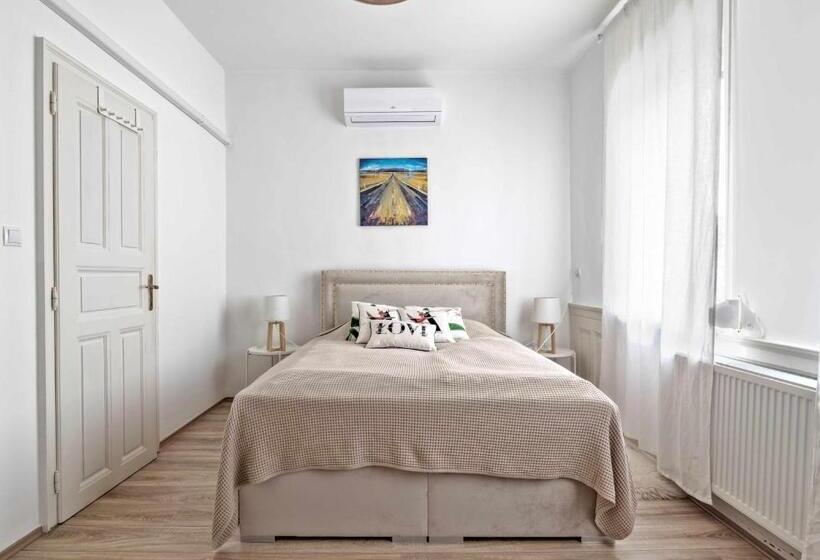 민박 Szent György Kúria