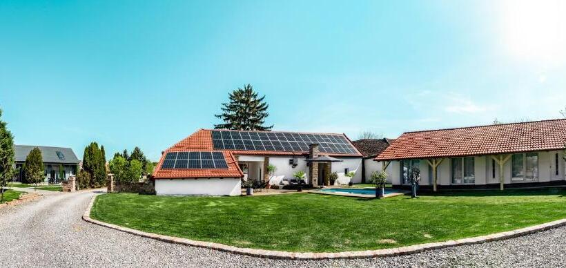 민박 Szent György Kúria