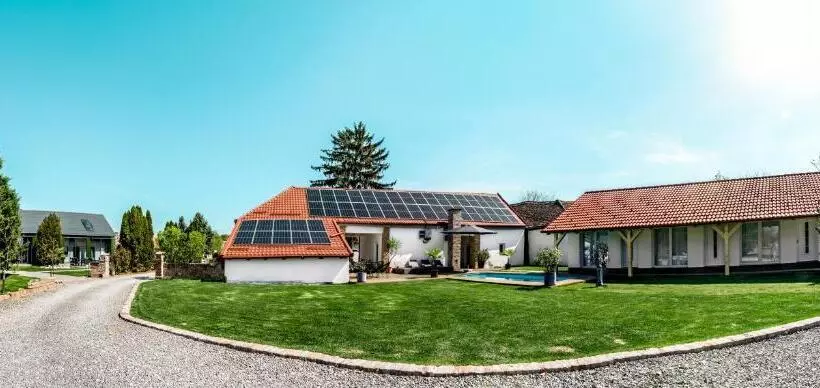 Aamiaismajoitus (B&B) Szent György Kúria