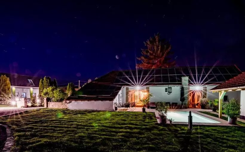 Aamiaismajoitus (B&B) Szent György Kúria