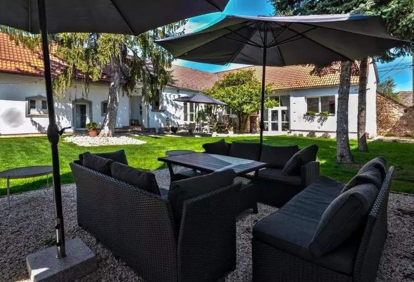 Aamiaismajoitus (B&B) Szent György Kúria