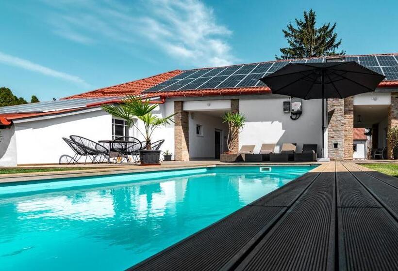 민박 Szent György Kúria