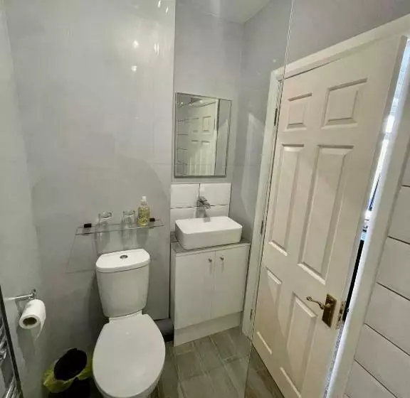 Majatalo White Wings