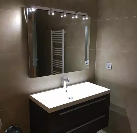 Aamiaismajoitus (B&B) Chambre élégante Lisa