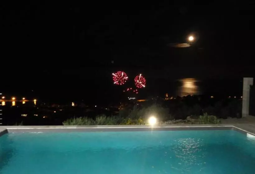 Aamiaismajoitus (B&B) Chambre élégante Lisa