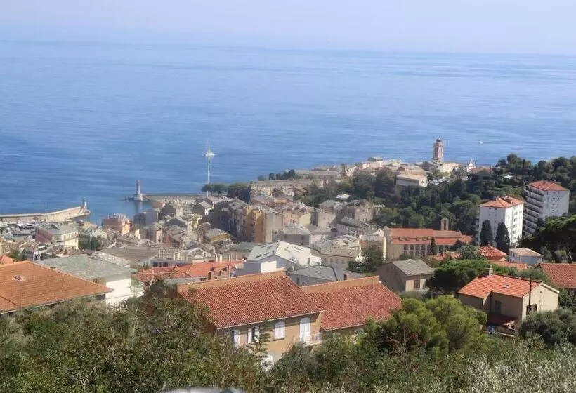 Aamiaismajoitus (B&B) Chambre élégante Lisa