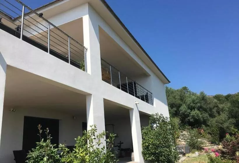 Aamiaismajoitus (B&B) Chambre élégante Lisa