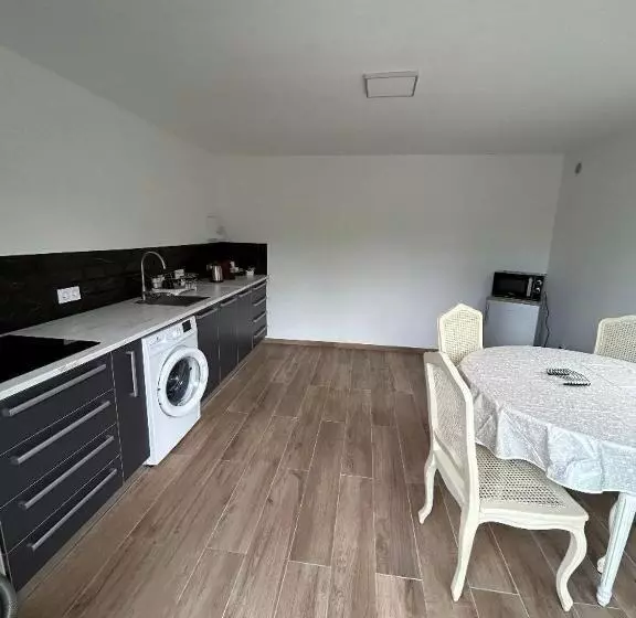 Aamiaismajoitus (B&B) Chambre élégante Lisa