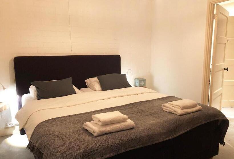 تختخواب و صبحانه The Old Garage