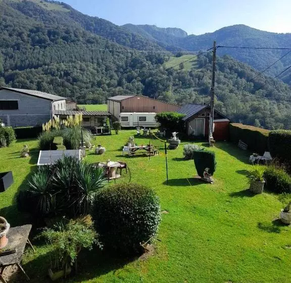 Retkeilymaja Ferme Arboucau