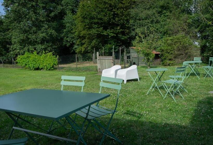 Au Petit Canteleu Bed & Breakfast