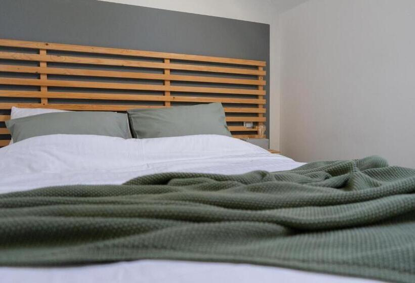 Au Petit Canteleu Bed & Breakfast