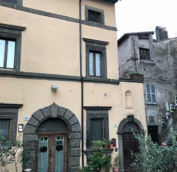 B&b A Due Passi Dal Castello