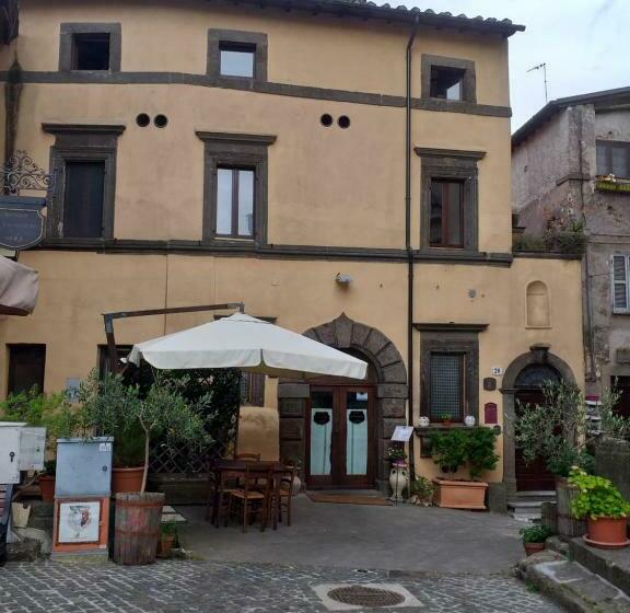 B&b A Due Passi Dal Castello