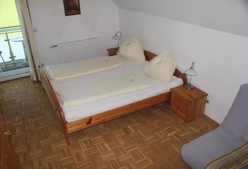 Aamiaismajoitus (B&B) Gästehaus Christa