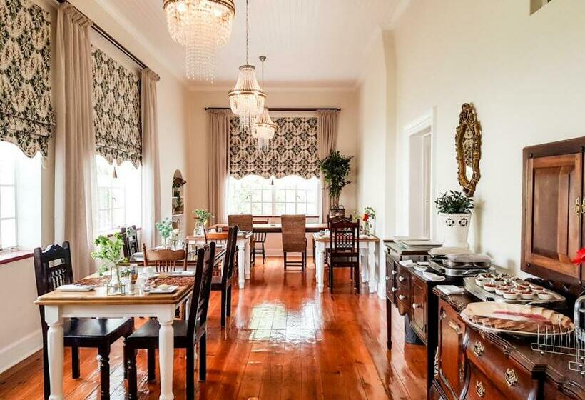 مبيت وإفطار Herberg Manor