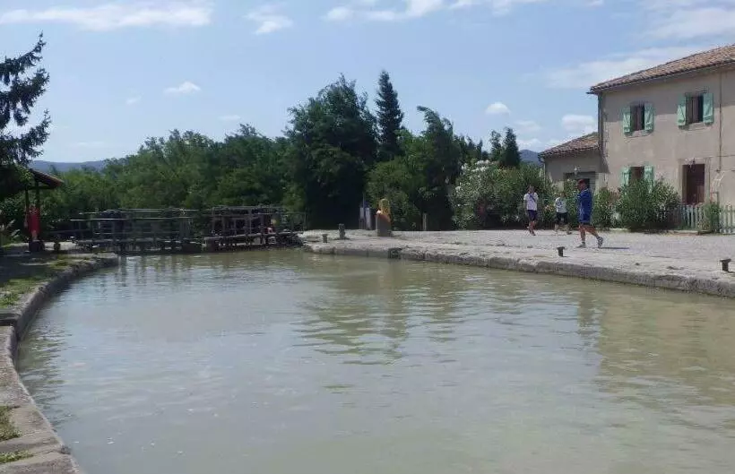 تختخواب و صبحانه La Maison De L écluse