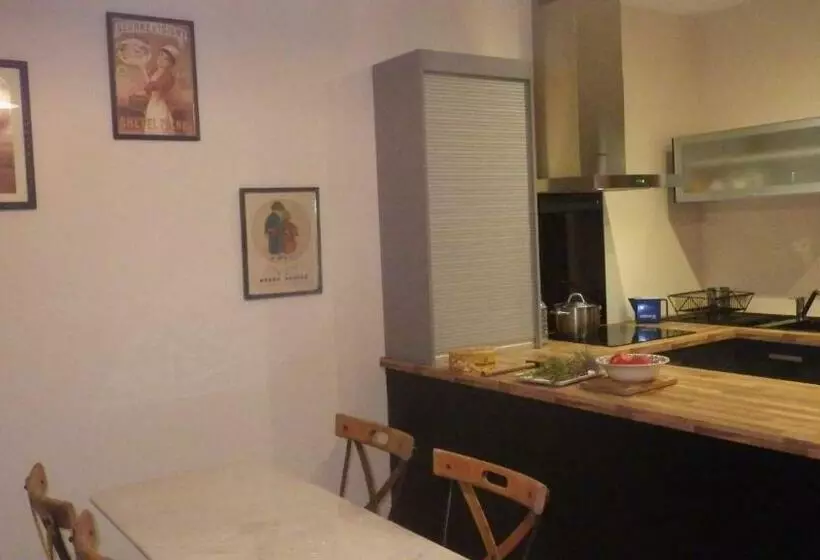 تختخواب و صبحانه La Maison De L écluse