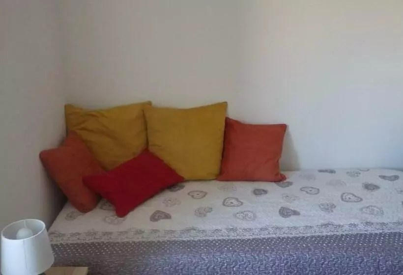 تختخواب و صبحانه La Maison De L écluse