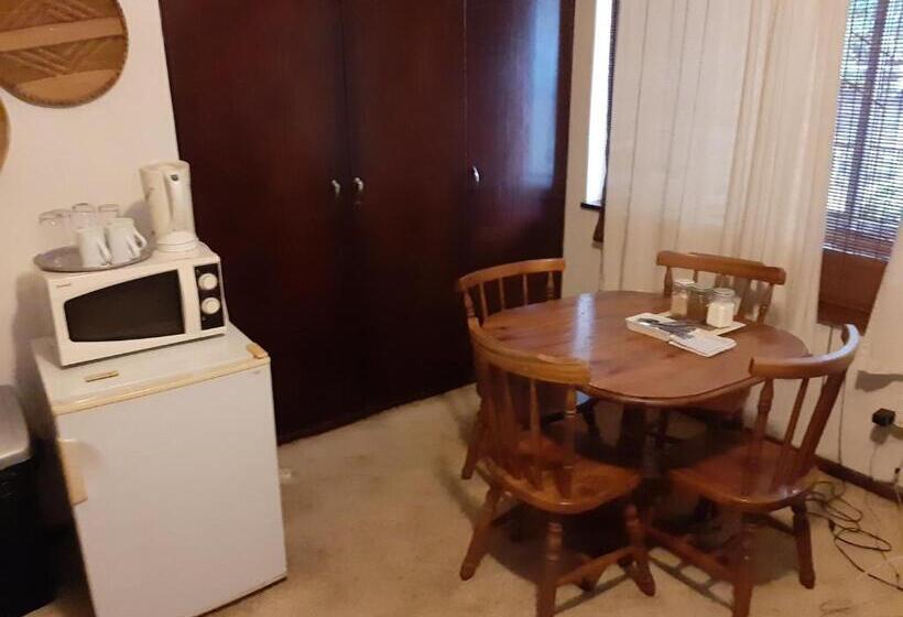 Pensió Elephant Walk Guesthouse And Back Packers