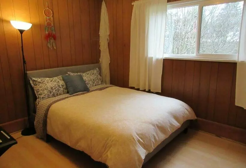 پانسیون Quite House Near The Vancouver Airport
