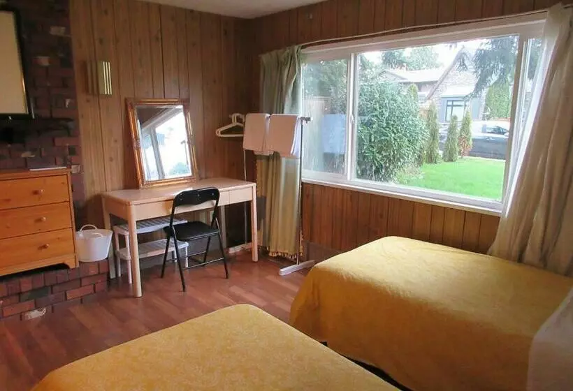 پانسیون Quite House Near The Vancouver Airport
