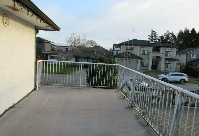 پانسیون Quite House Near The Vancouver Airport