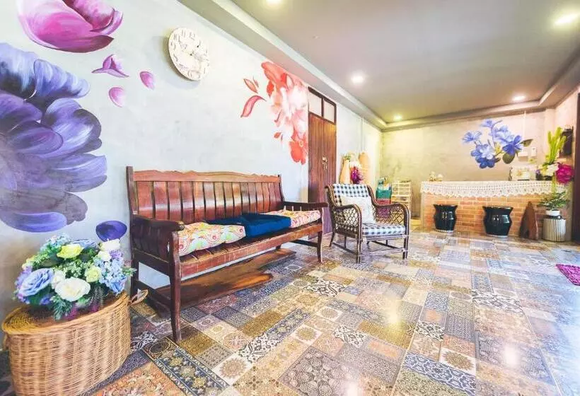 Retkeilymaja Wang Jai Kwang Space Inn