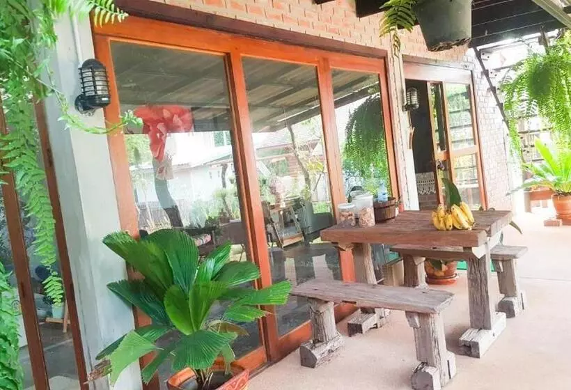 Retkeilymaja Wang Jai Kwang Space Inn