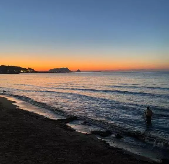 تختخواب و صبحانه Castello Di Sabbia