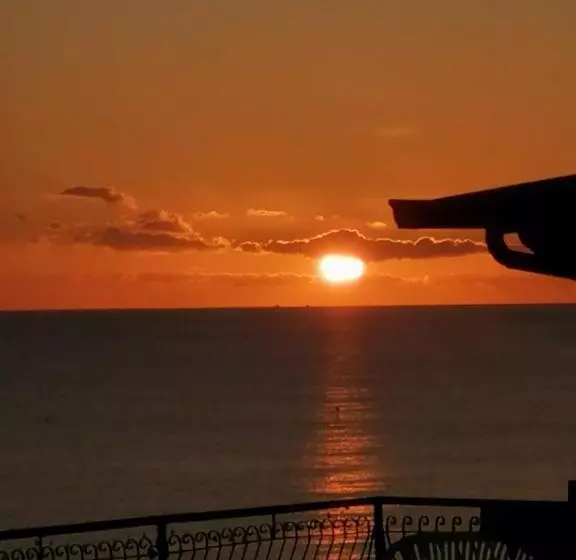 تختخواب و صبحانه Castello Di Sabbia