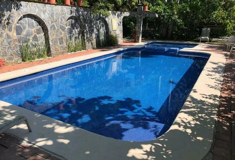 Hotelli Villas Ema