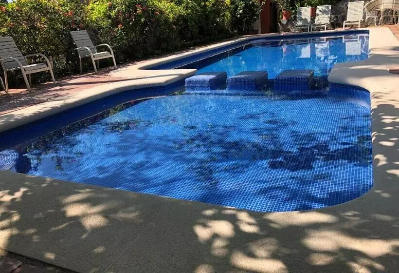 Hotelli Villas Ema