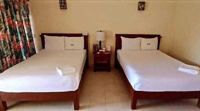 Hotelli Villas Ema