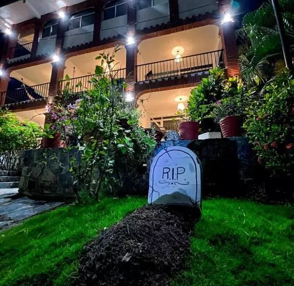 Hotelli Villas Ema