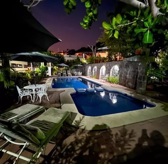 Hotelli Villas Ema