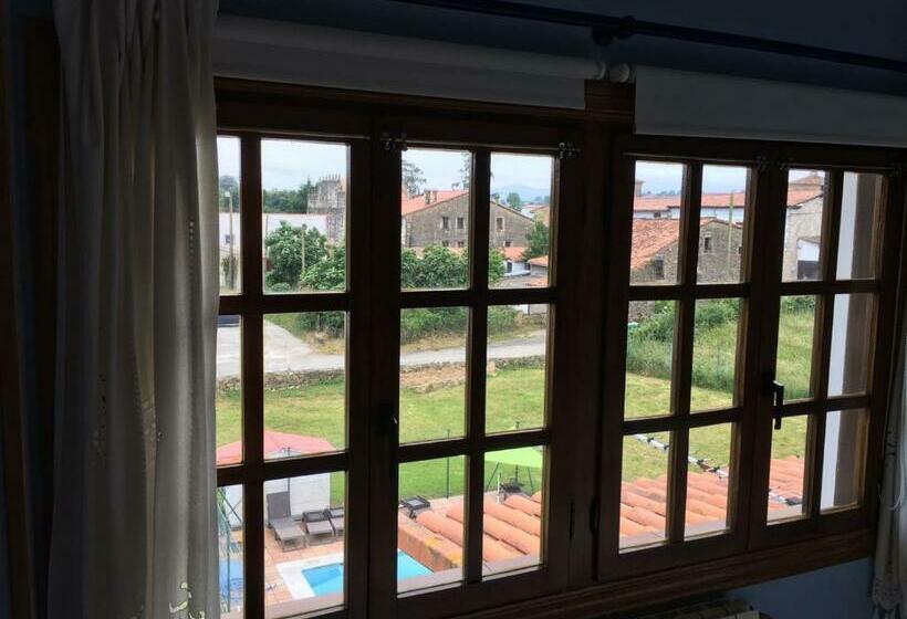 הוסטל Posada Adela