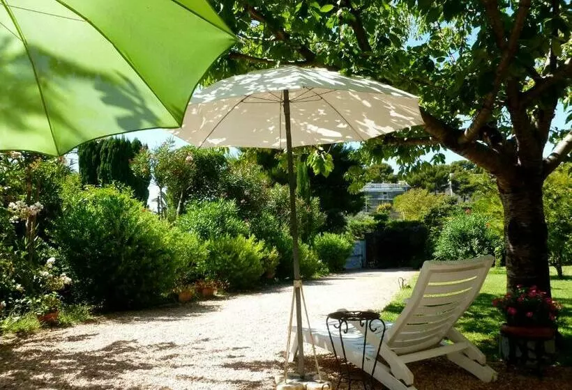 Aamiaismajoitus (B&B) Chez Mamouska